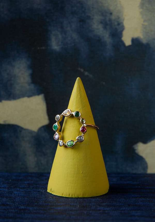 Rose & Lini DORETTE MULTICOLOR “BAGUE COURONNÉE” GOLD RING
