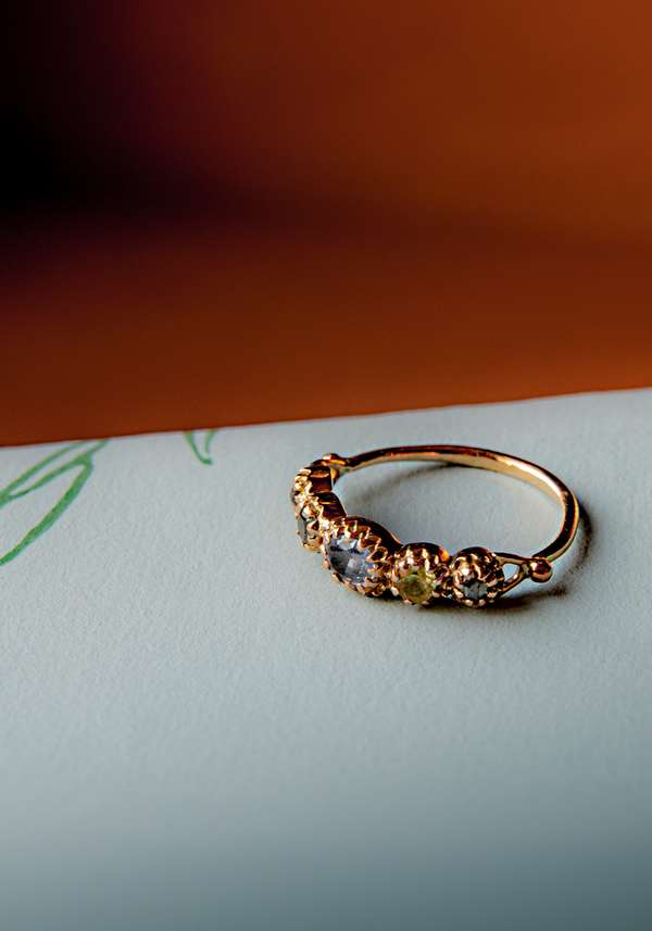 Rose & Lini DORETTE MULTICOLOR “BAGUE JARRETIÈRE” GOLD RING