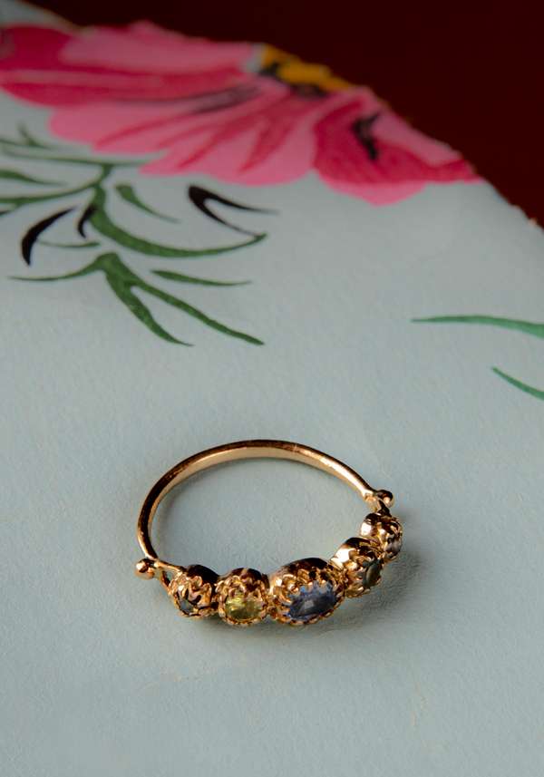 Rose & Lini DORETTE MULTICOLOR “BAGUE JARRETIÈRE” GOLD RING