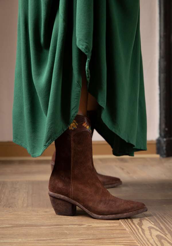 Rose & Lini FAUZIAN JEUNESSE “ROVESCIO” COCCO SUEDE TEXAN ANKLE BOOTS