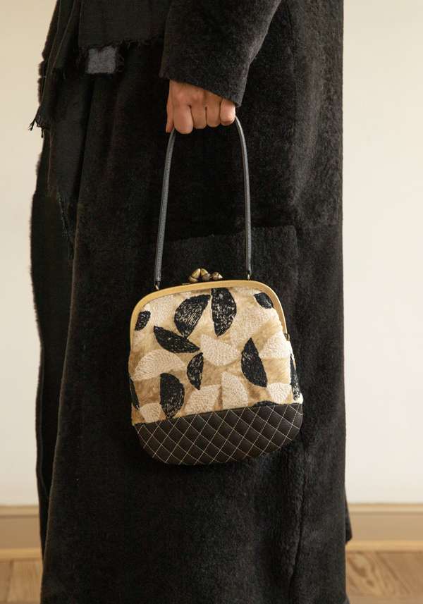 Rose & Lini MINÄ PERHONEN WOOL & LEATHER EMBROIDERED “BAG 9670” BEIGE & BLACK