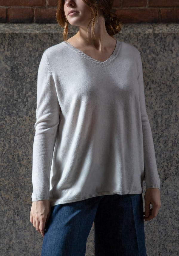 Rose & Lini MIRROR IN THE SKY CASHMERE V-NECK SWEATER PLAIN GREY