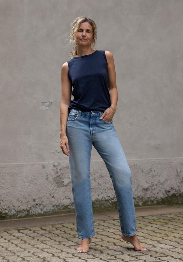 Rose & Lini MOTHER DENIM “THE DITCHER HOVER” DENIM BLUE JEANS