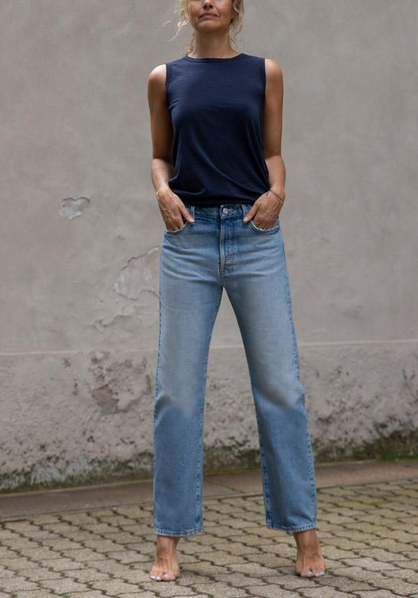 Rose & Lini MOTHER DENIM “THE DITCHER HOVER” DENIM BLUE JEANS