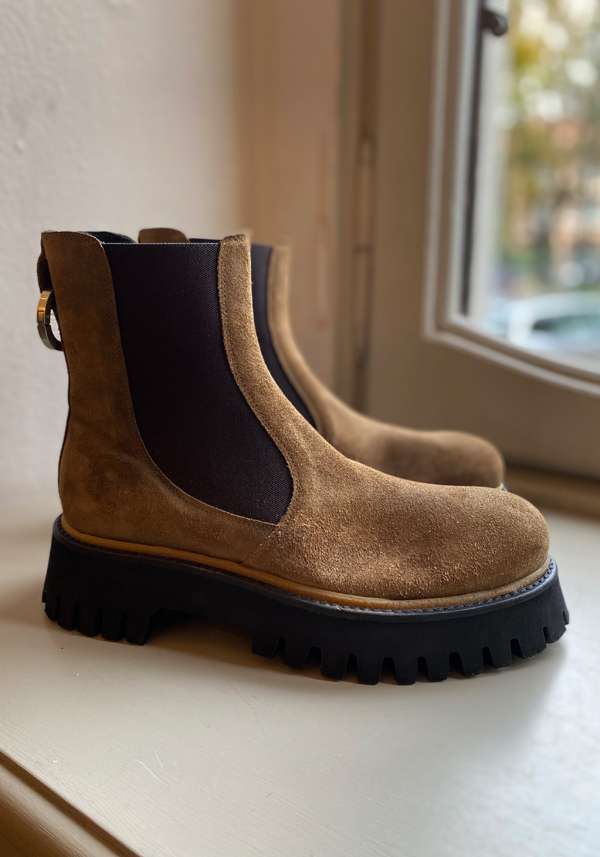 Rose & Lini ROCCO P. “TRONCHETTO 15630” SUEDE CARAMEL ANKLE BOOTS