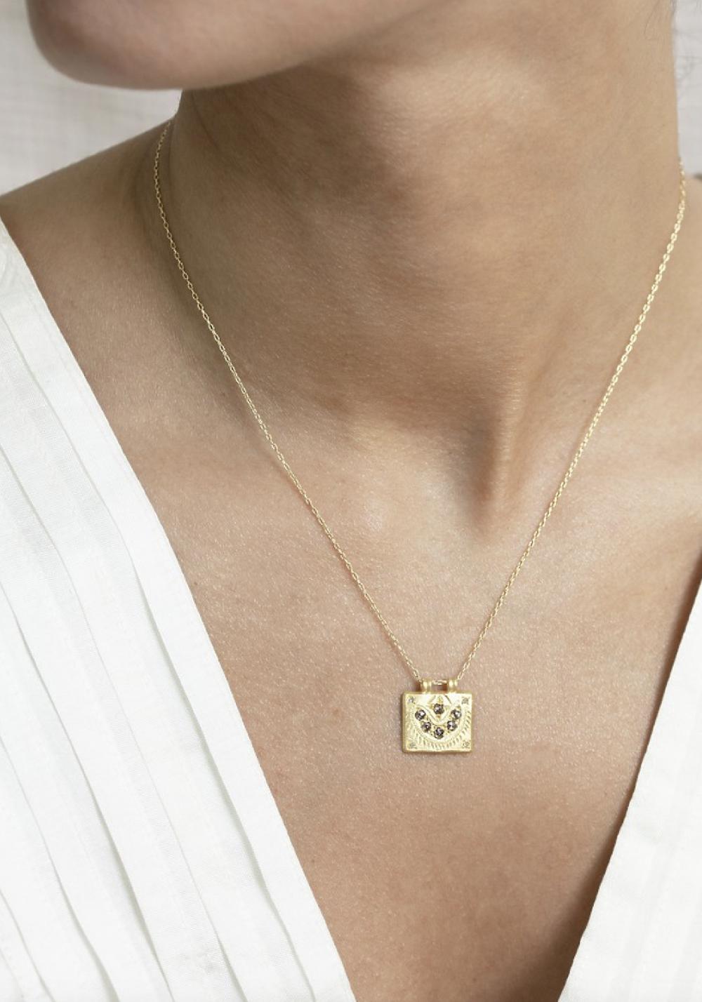 Rose & Lini 5 OCTOBRE “GAIA” GOLD MEDAL NECKLACE