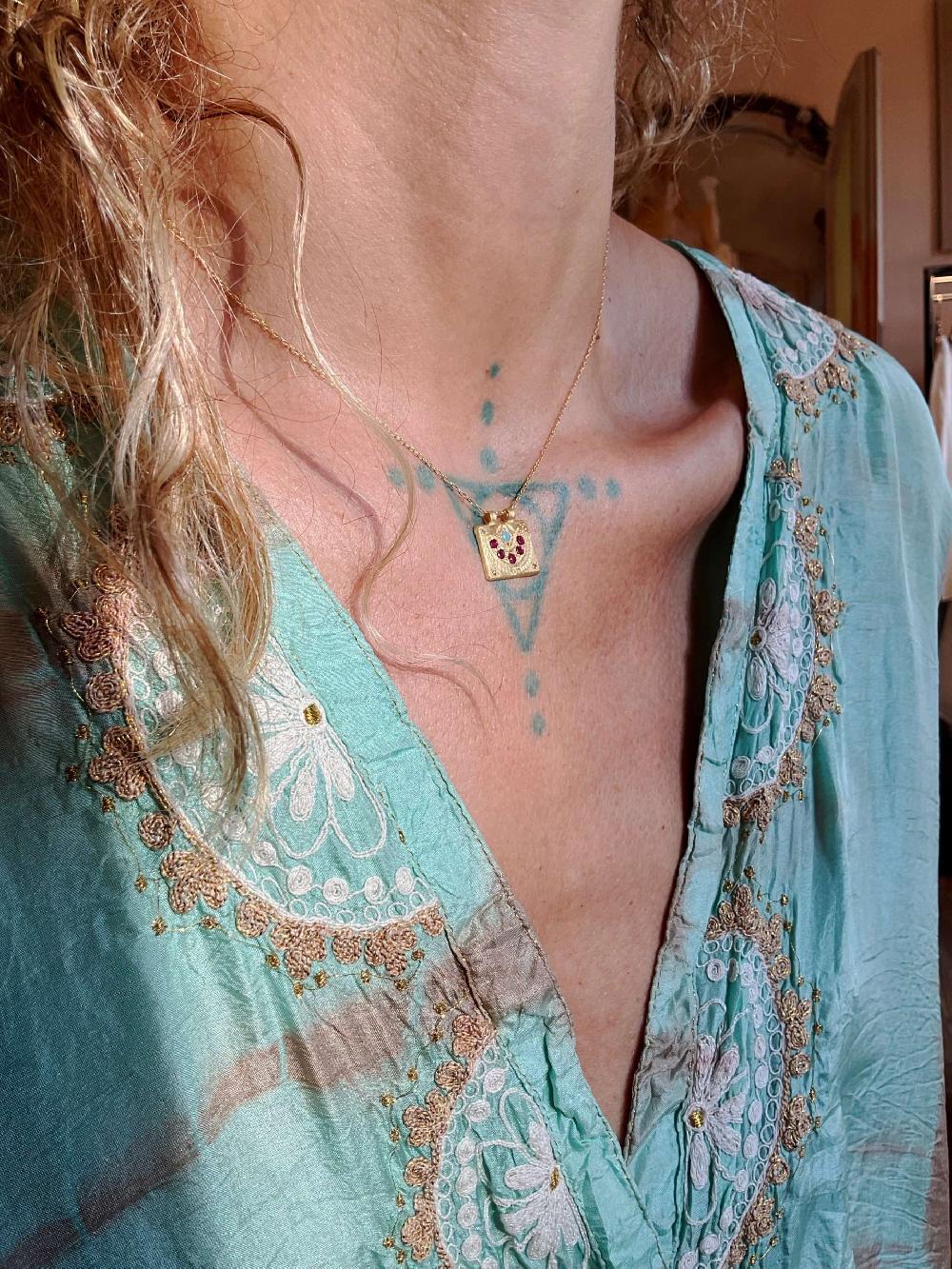 Rose & Lini 5 OCTOBRE “GAIA T.” GOLD MEDAL NECKLACE