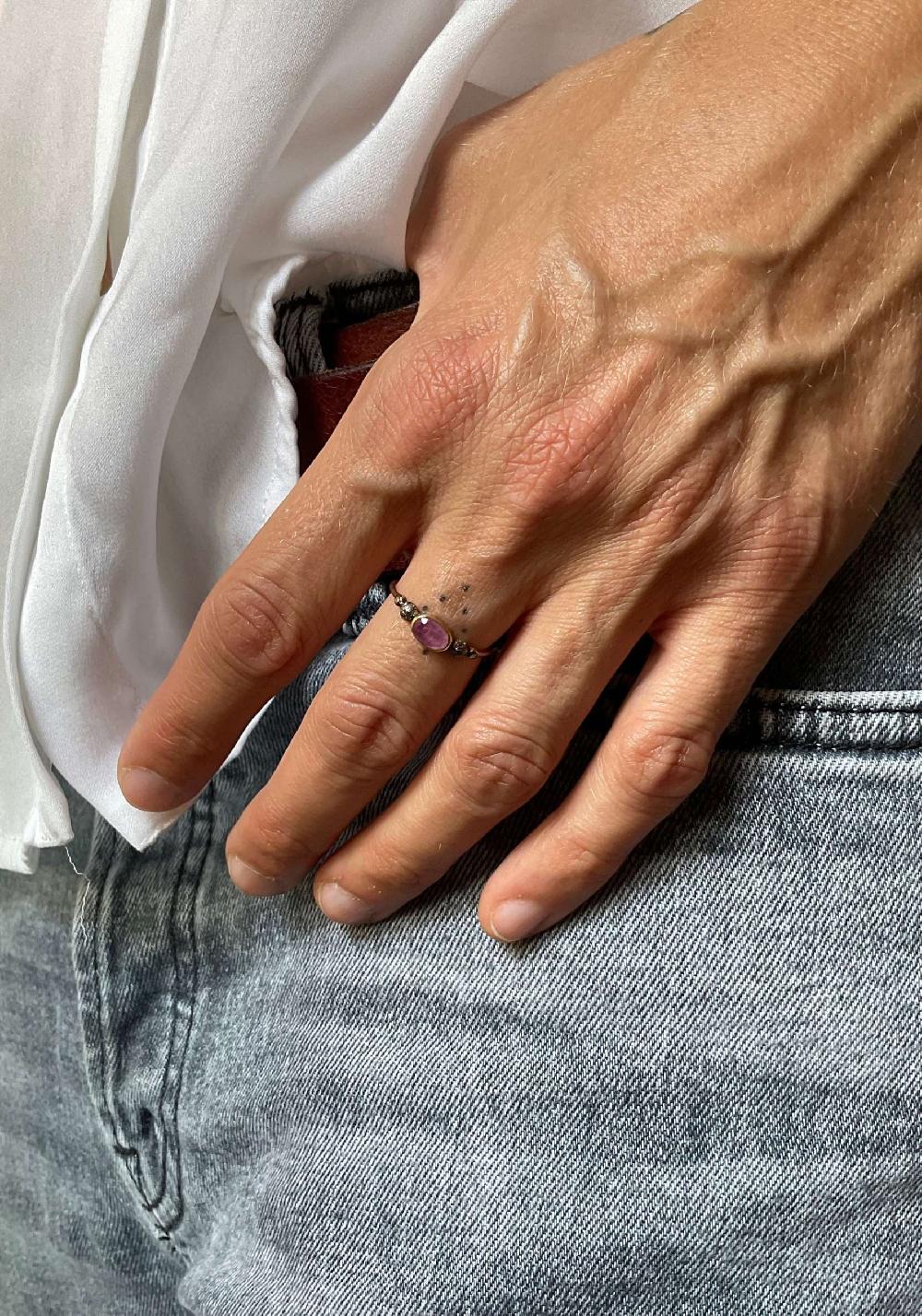 Rose & Lini 5 OCTOBRE “GWEN” GOLD & PINK SAPPHIRE RING