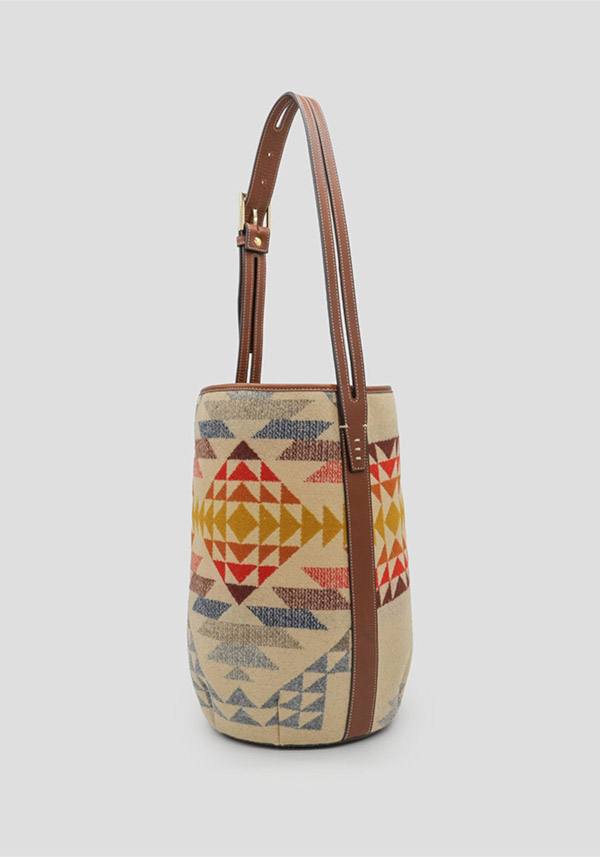 Rose & Lini A VACATION “MARCHE” SMITH ROCK BUCKET BAG