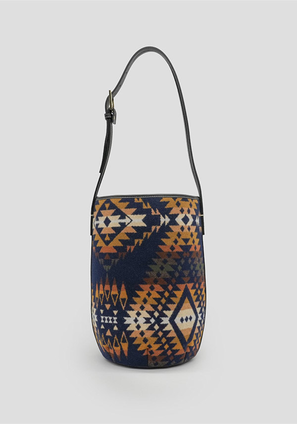 Rose & Lini A VACATION “MARCHE” TRAILS NAVY BUCKET BAG