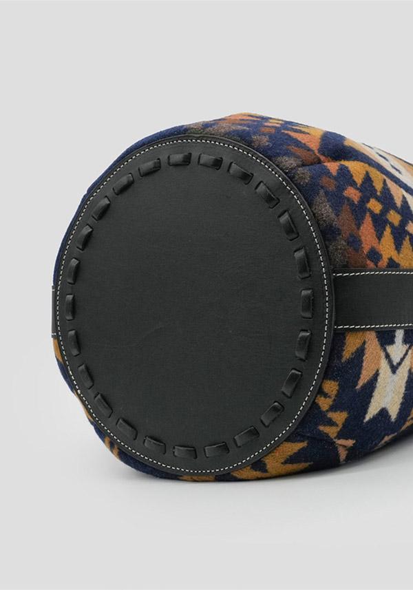 Rose & Lini A VACATION “MARCHE” TRAILS NAVY BUCKET BAG