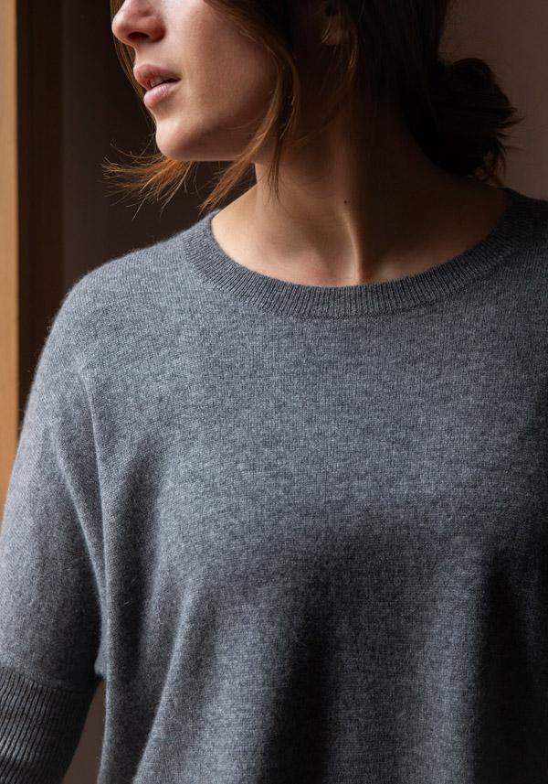 Rose & Lini ABSOLUT CASHMERE “PONCHO ASTRID” DARK GREY