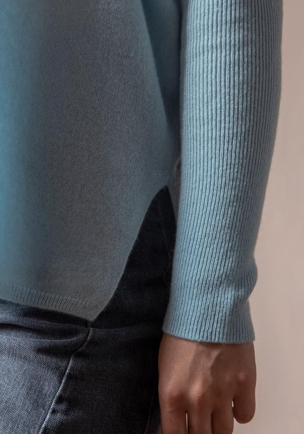 Rose & Lini ABSOLUT CASHMERE “PONCHO ASTRID” WATER