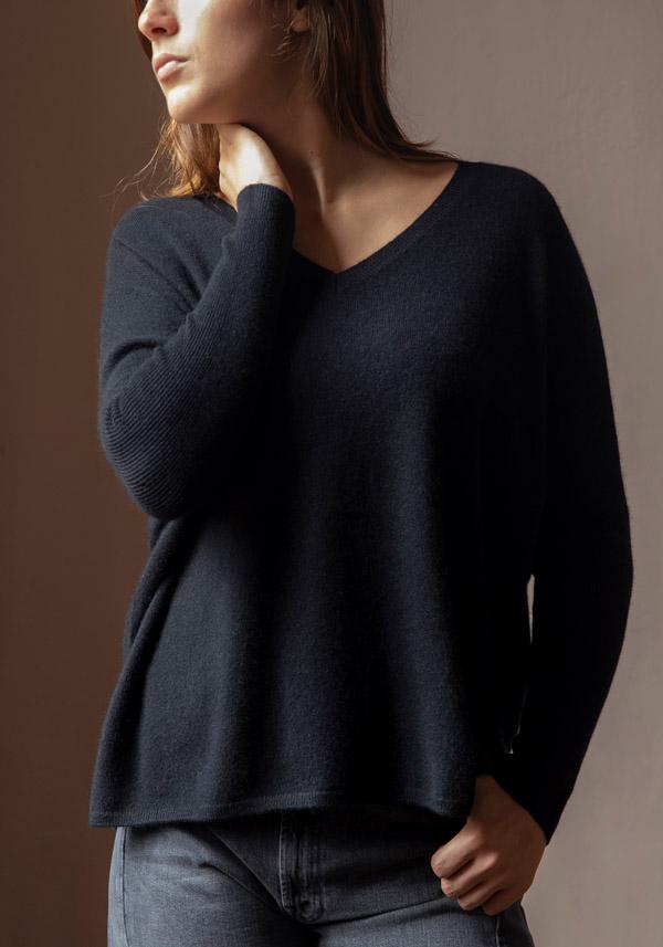 Rose & Lini ABSOLUT CASHMERE “PONCHO CAMILLE” BLACK