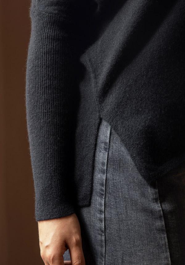 Rose & Lini ABSOLUT CASHMERE “PONCHO CAMILLE” BLACK