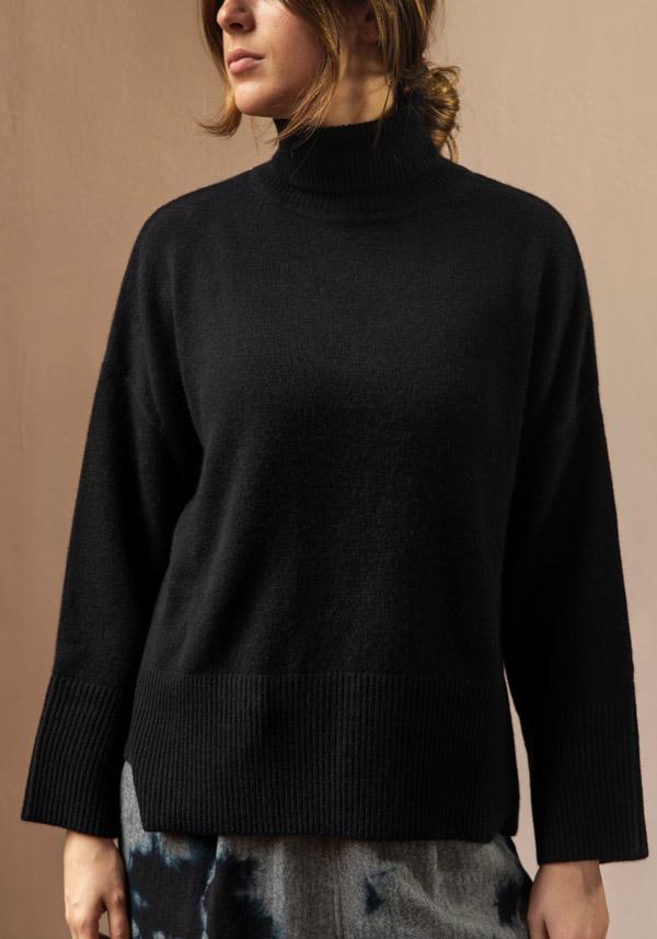 Rose & Lini BE YOU CASHMERE “TURTLE NECK” BLACK KNIT