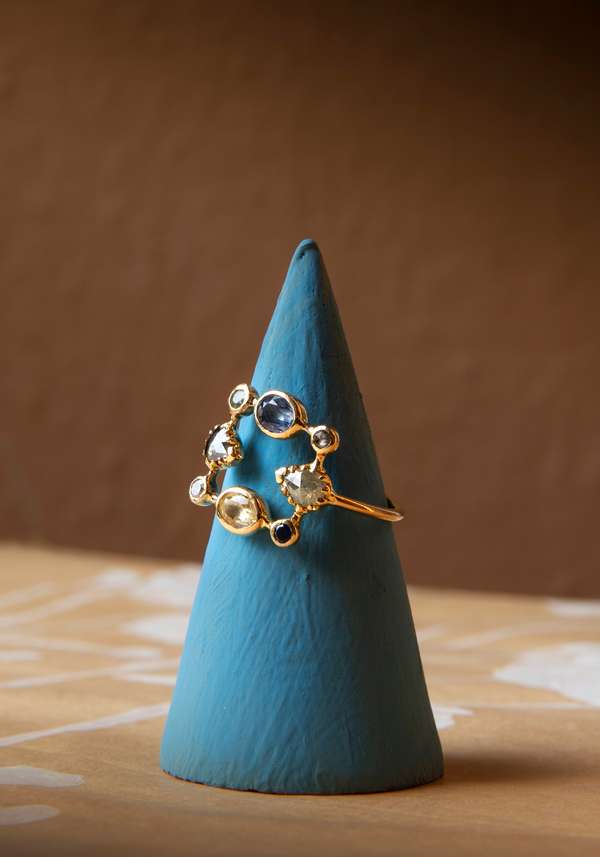 Rose & Lini DORETTE BLUE “BAGUE COURONNÉE” GOLD RING