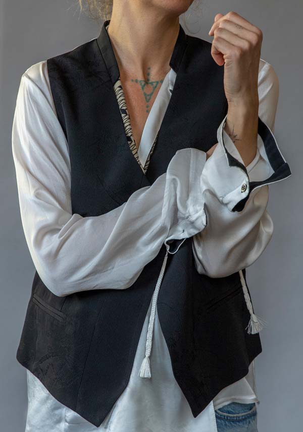 Rose & Lini IBRIGU SILK “GILET 011K” BLACK & WHITE