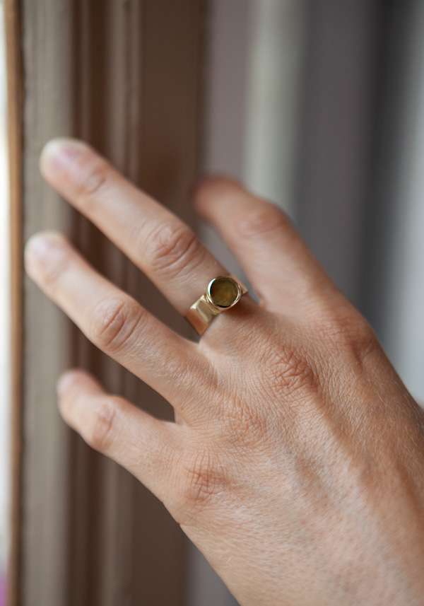 Rose & Lini MAITEA “BAND” QUARTZ RING