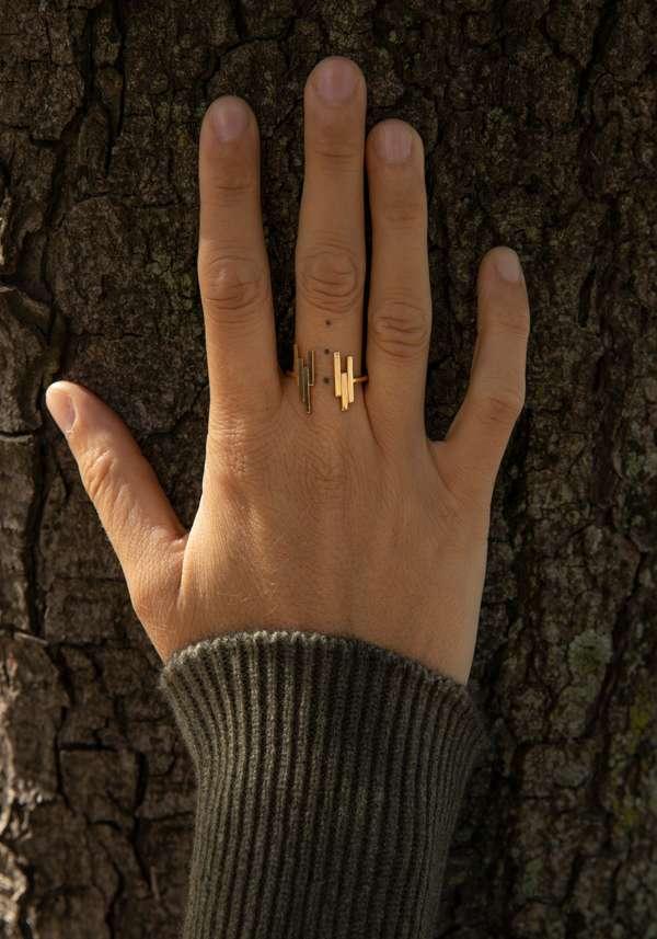 Rose & Lini MAITEA “BARS” ASYMMETRIC GOLD RING