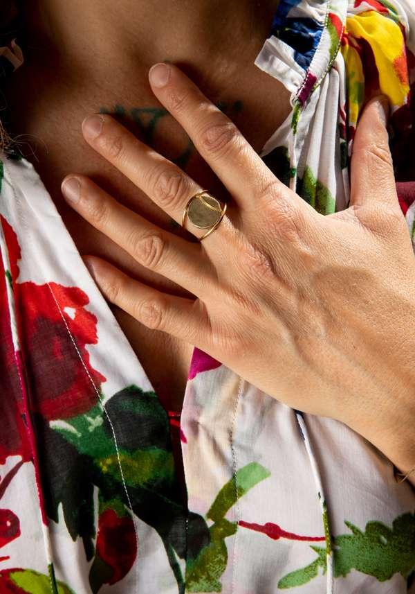 Rose & Lini MAITEA “COIN” GOLD RING