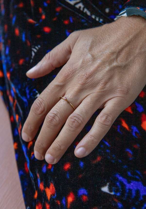 Rose & Lini MAITEA “PUNTO” GOLD & RUBY RING