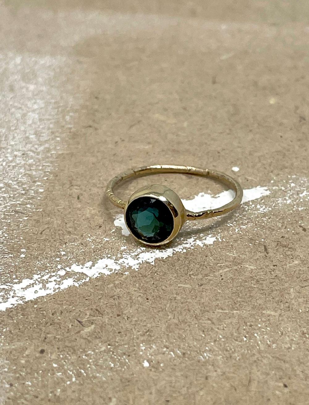 Rose & Lini MAITEA ROUND “TOURMALINE” PETROL BLUE RING