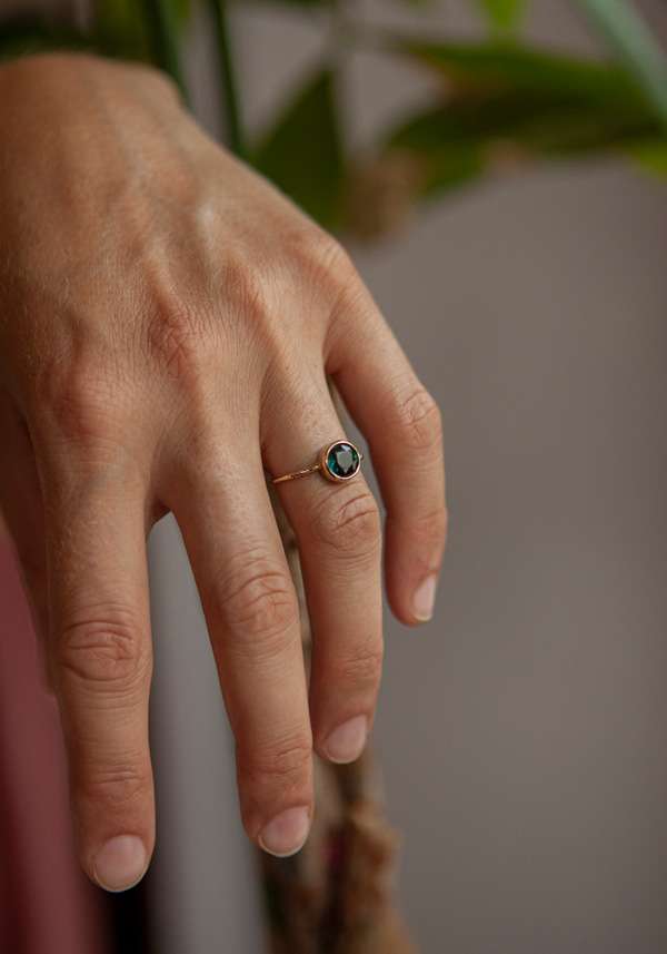 Rose & Lini MAITEA ROUND “TOURMALINE” PETROL BLUE RING