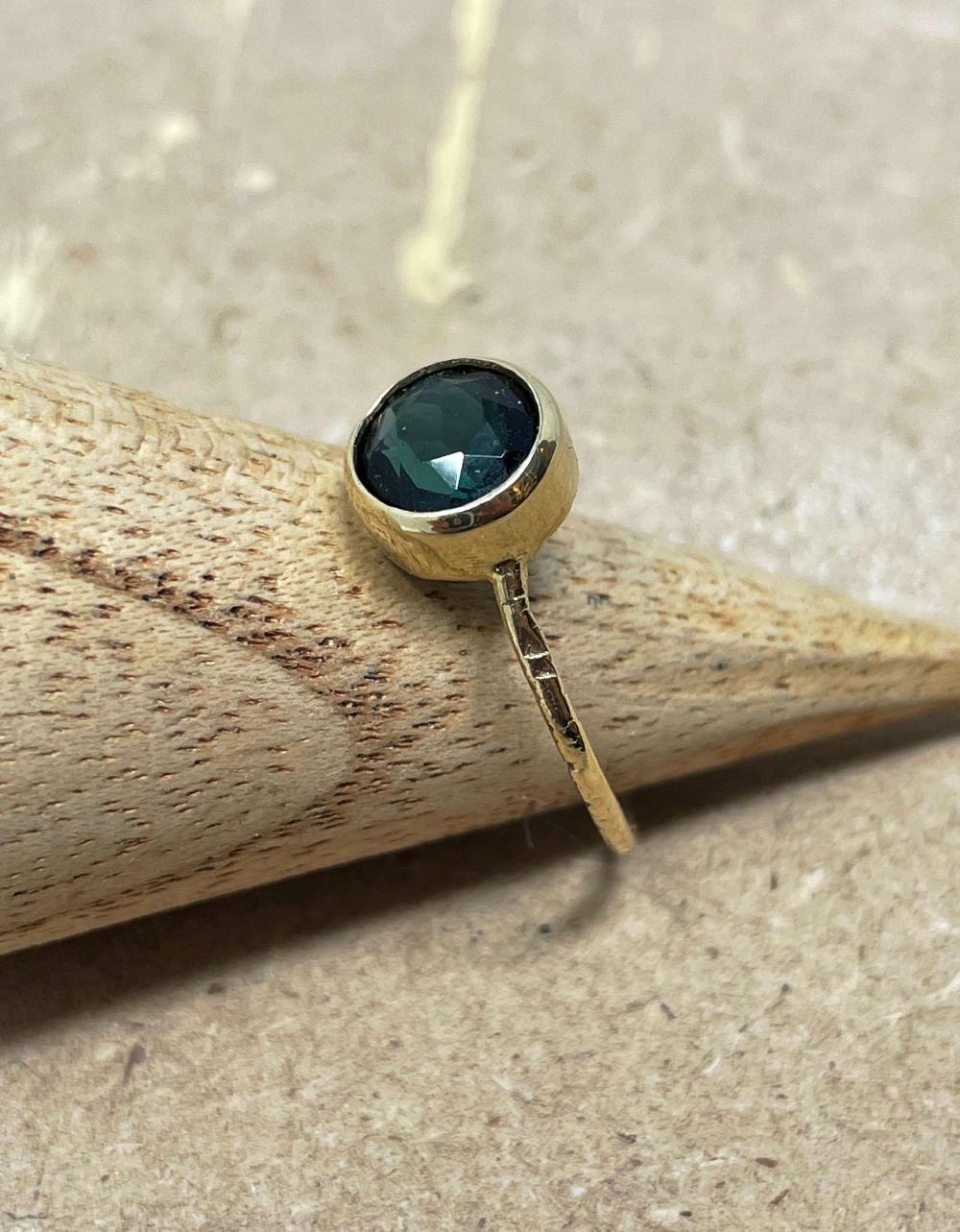 Rose & Lini MAITEA ROUND “TOURMALINE” PETROL BLUE RING