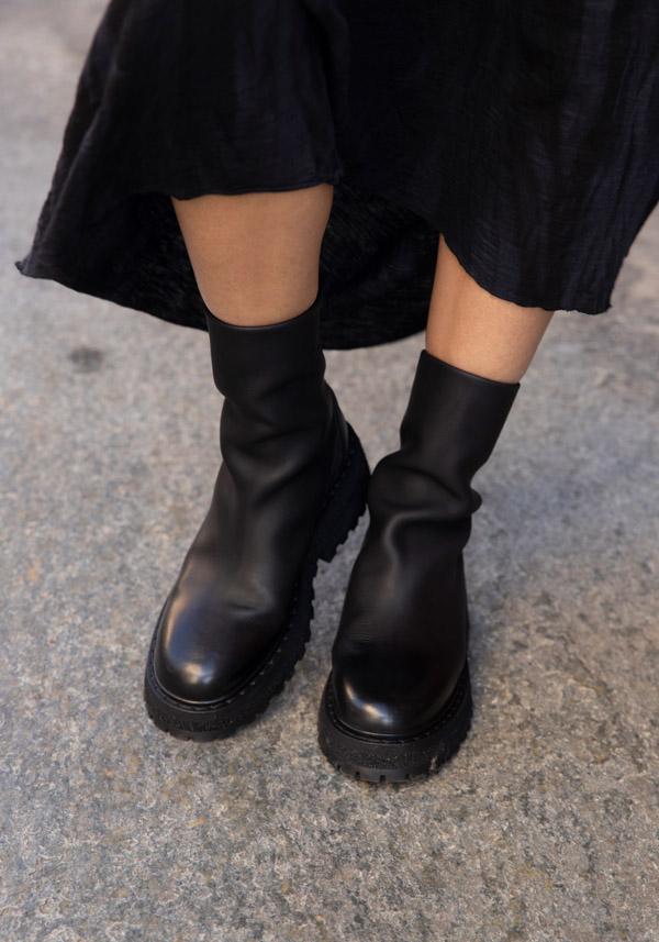 Rose & Lini MARSÈLL “CARRO” BLACK LEATHER ANKLE BOOTS