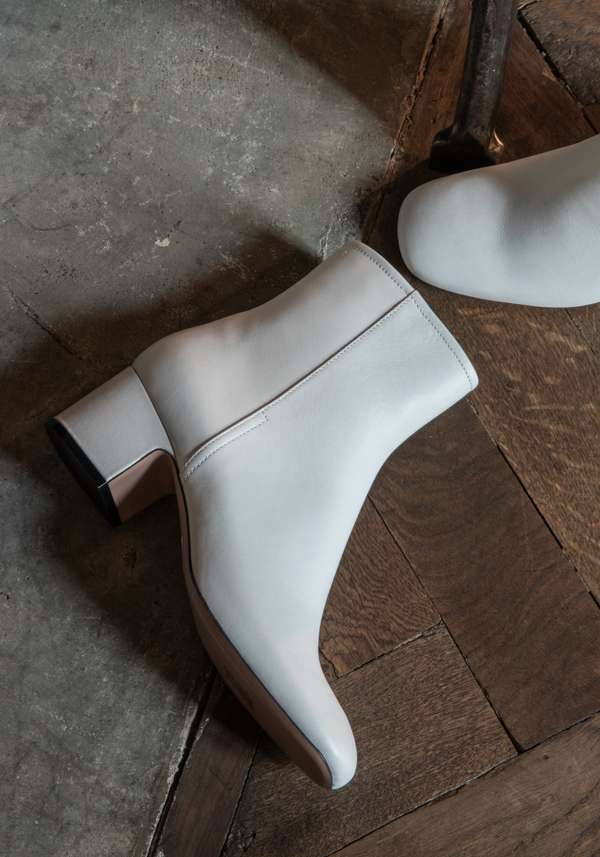 Rose & Lini PELLICO “APEMA 50” WHITE ANKLE BOOTS
