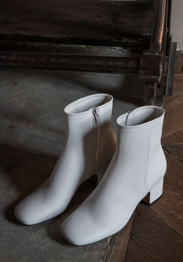 Rose & Lini PELLICO “APEMA 50” WHITE ANKLE BOOTS