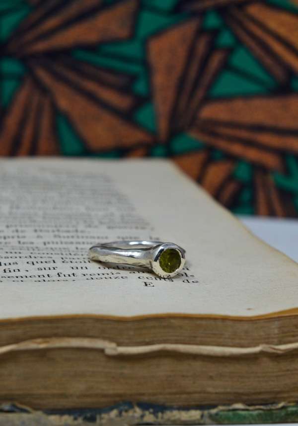 Rose & Lini ROSAMARIA SILVER & PERIDOT “JHARA” RING