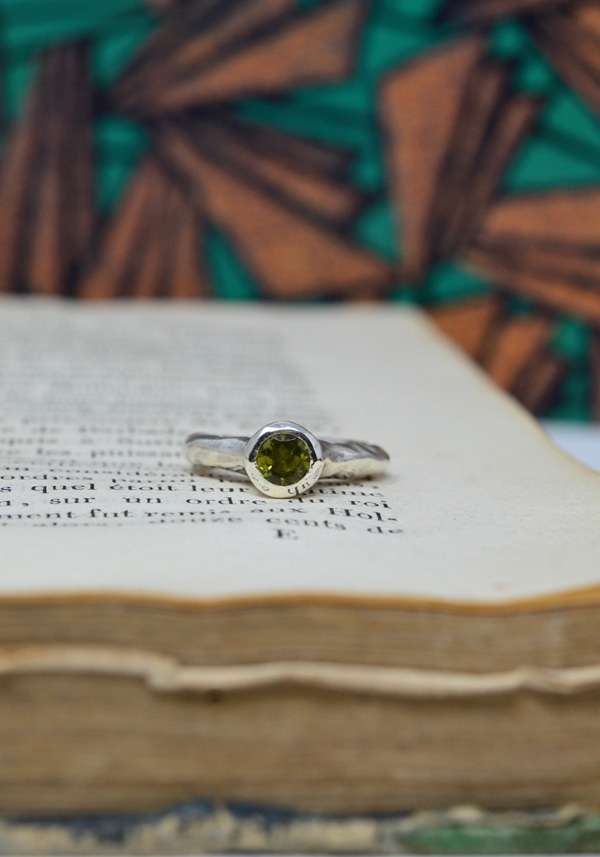 Rose & Lini ROSAMARIA SILVER & PERIDOT “JHARA” RING
