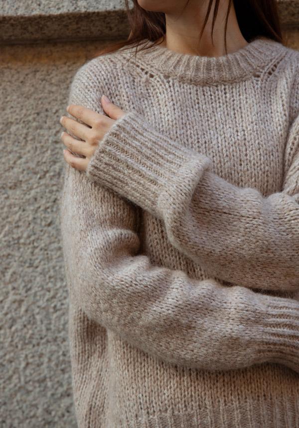 Rose & Lini UN-NAMABLE “COME ON SWEATER” BEIGE