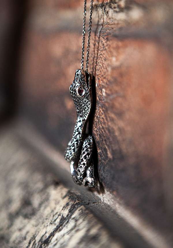 Rose & Lini SIMONA TAGLIAFERRI “COBRA PENDANT NECKLACE J226 BD” BLACK DIAMONDS