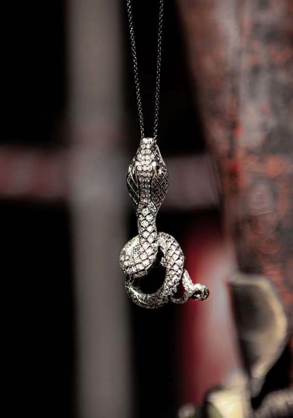 Rose & Lini SIMONA TAGLIAFERRI “COBRA PENDANT NECKLACE J226 WD” WHITE DIAMONDS