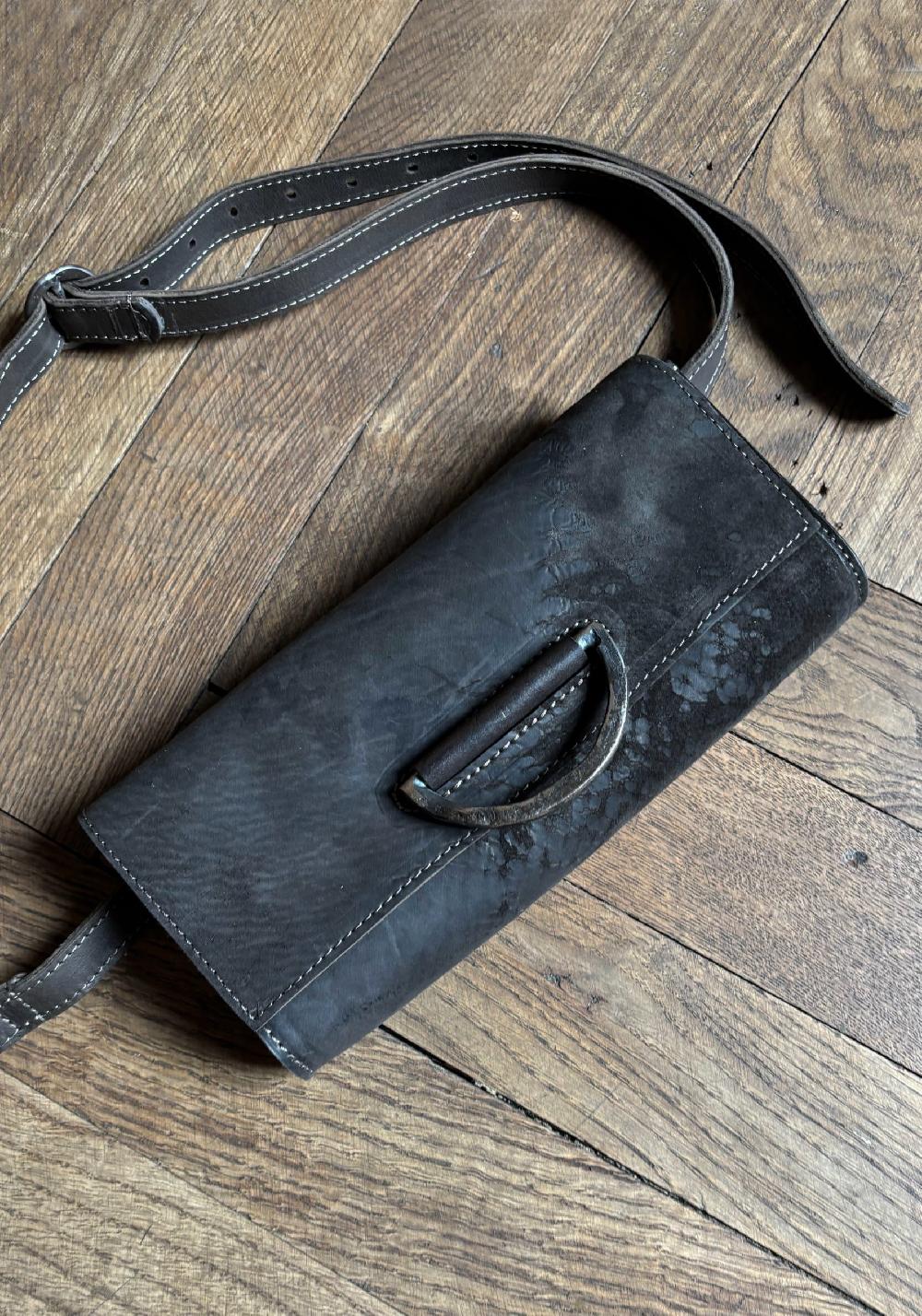 Rose & Lini TAGLIOVIVO ONYX LEATHER “MARSUPIO RING” BAG