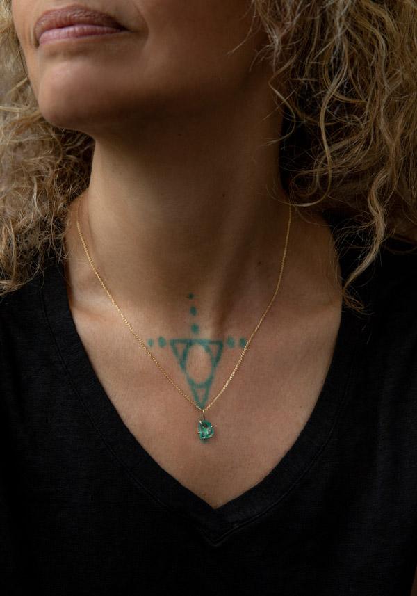 Rose & Lini VARIANCE OBJECTS “APATITE SMALL STONE” PENDANT NECKLACE