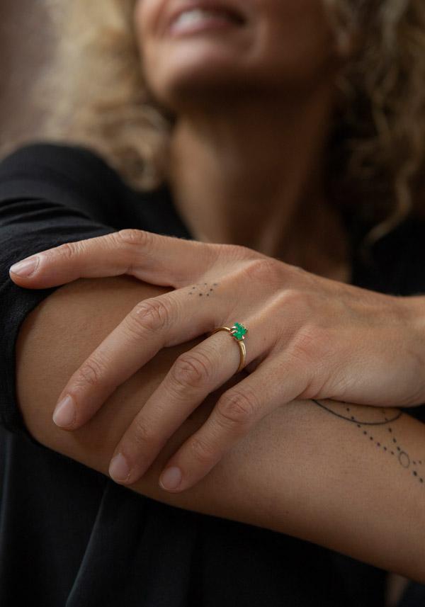 Rose & Lini VARIANCE OBJECTS “MEDIUM EMERALD” GOLD RING || Size 53