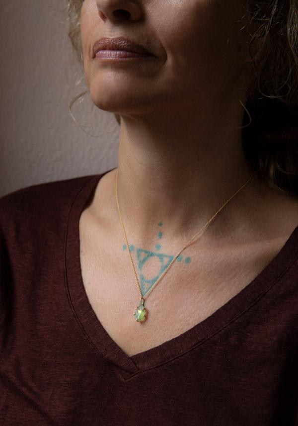 Rose & Lini VARIANCE OBJECTS “PERIDOT SMALL STONE” PENDANT NECKLACE