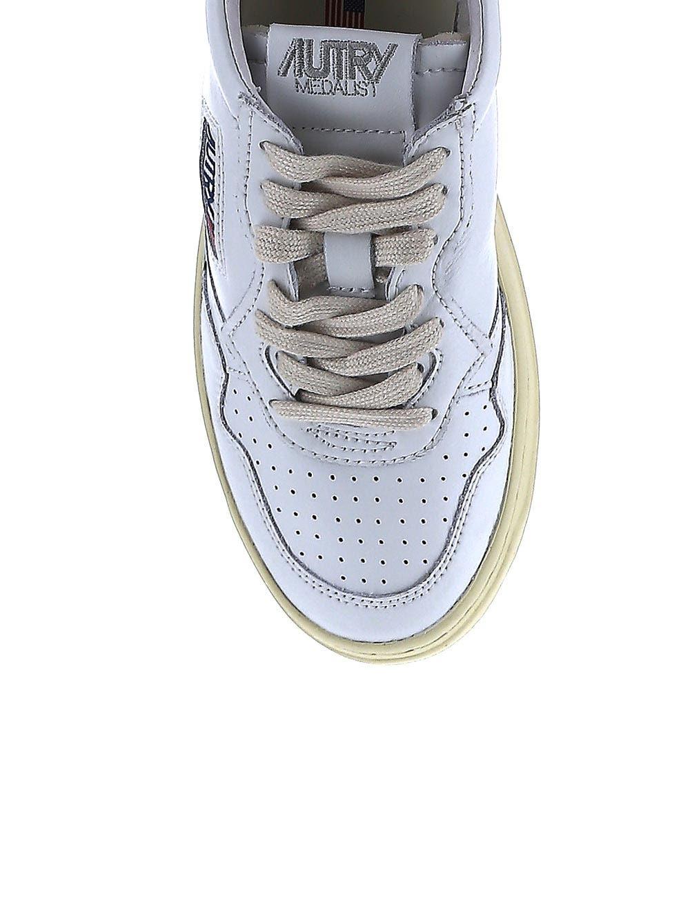 Oluxury Autry Medalist Low Sneakers