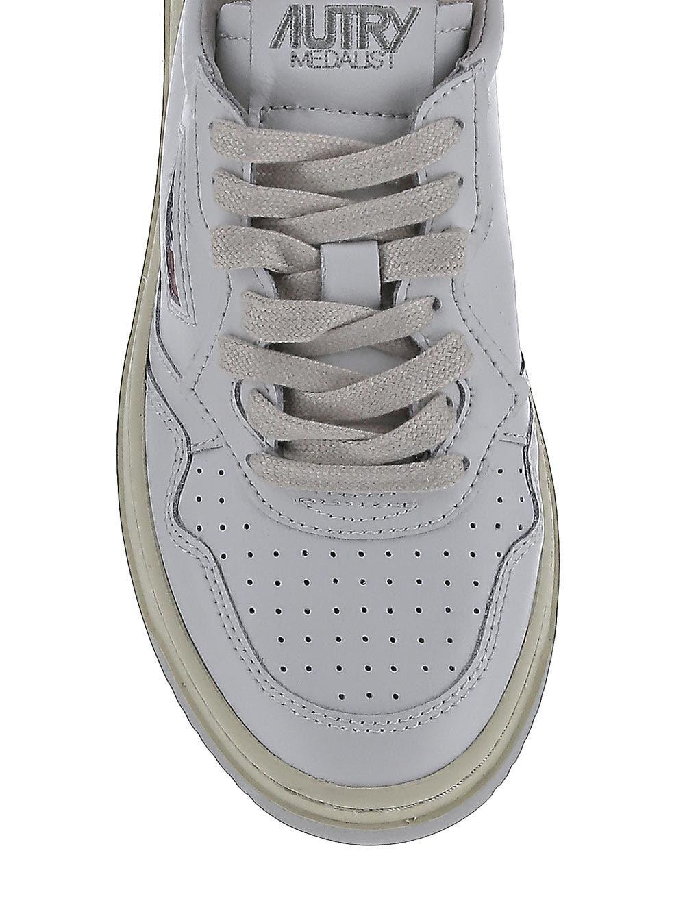 Oluxury Autry Medalist Low Sneakers