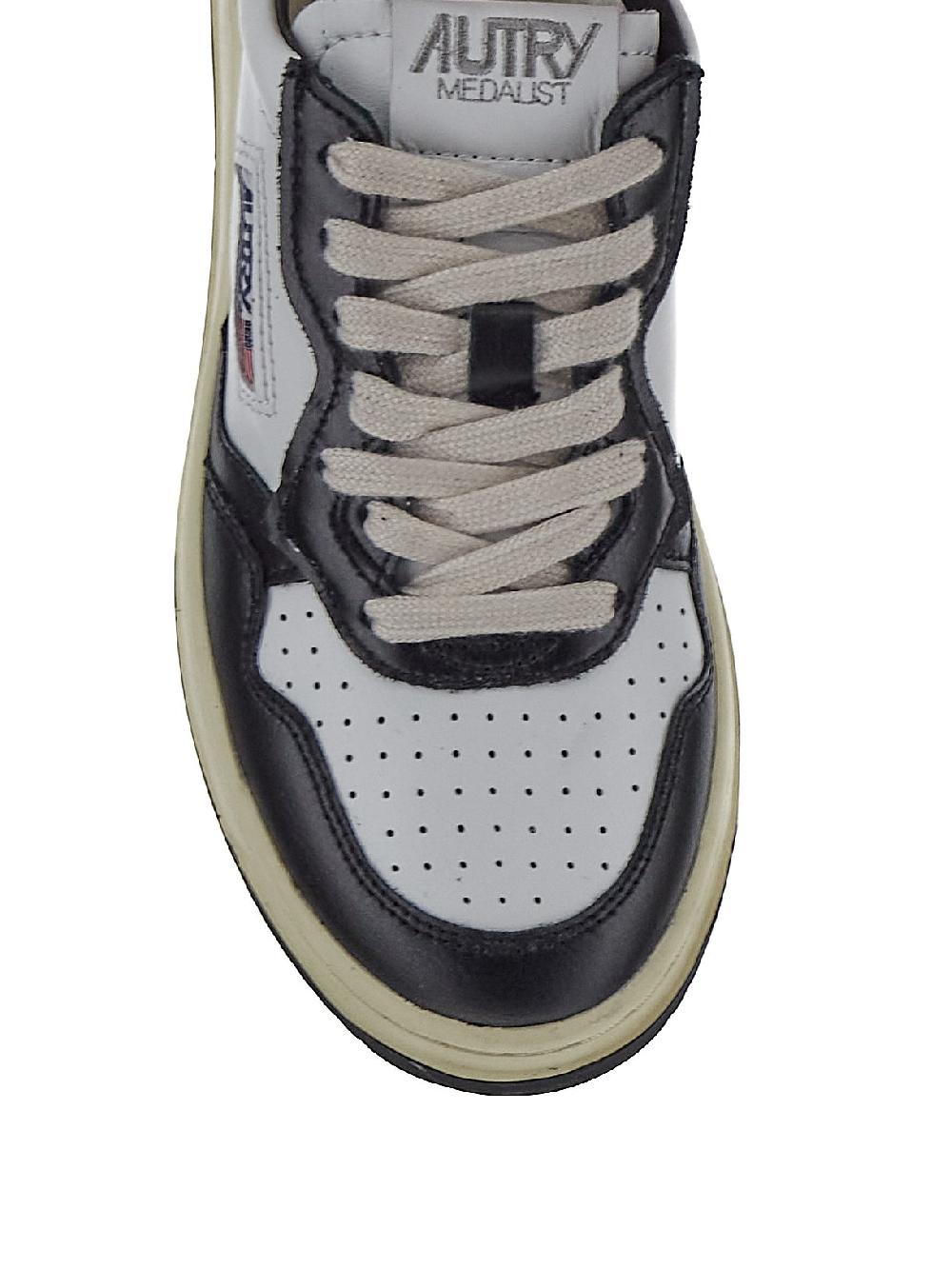 Oluxury Autry Medalist Low Sneakers
