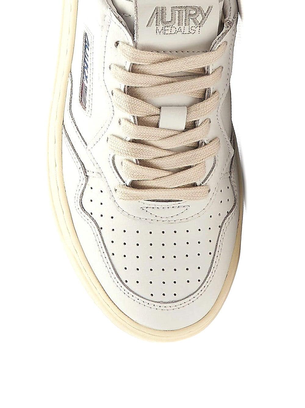 Oluxury Autry Medalist Low Sneakers