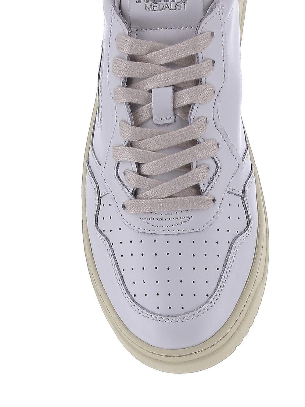 Oluxury Autry Medalist Low Sneakers