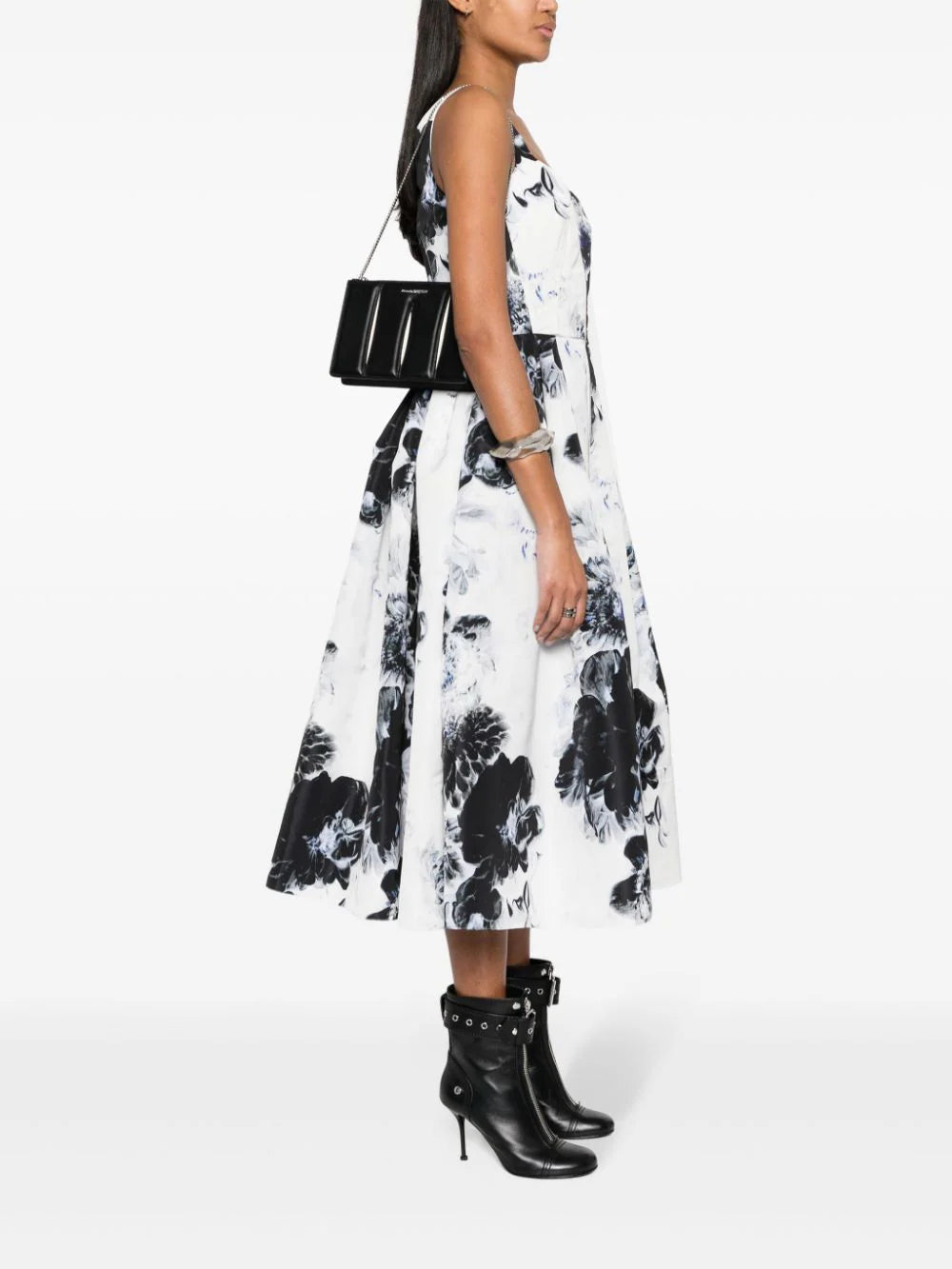 Alexander McQueen Slash Clutch In Black