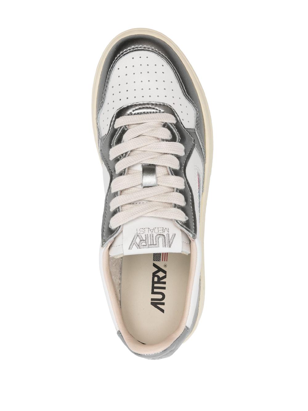 AUTRY Medalist Low Sneakers In White And Metallic Leather