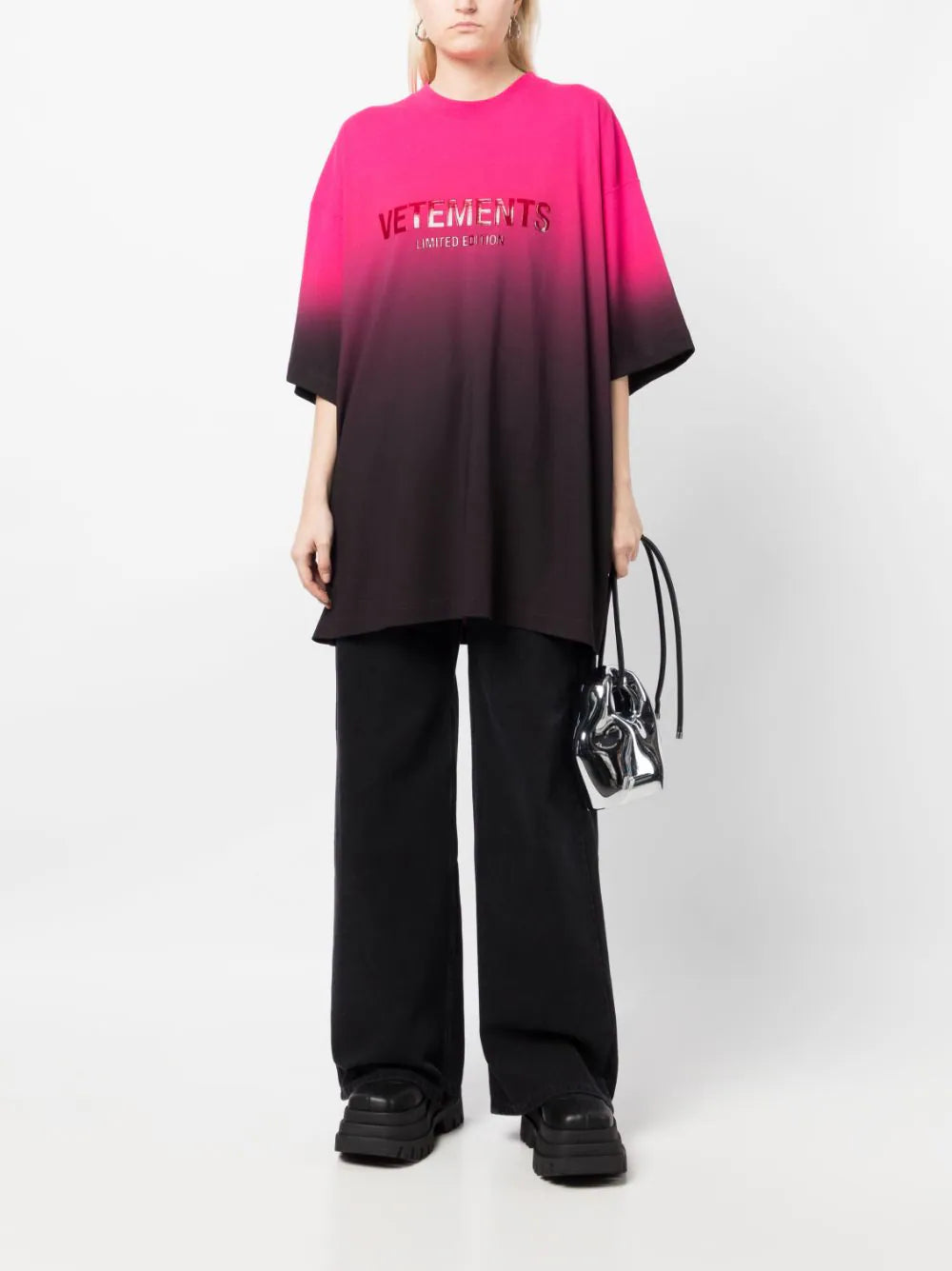 VETEMENTS Gradient Logo Limited Edition T-shirt