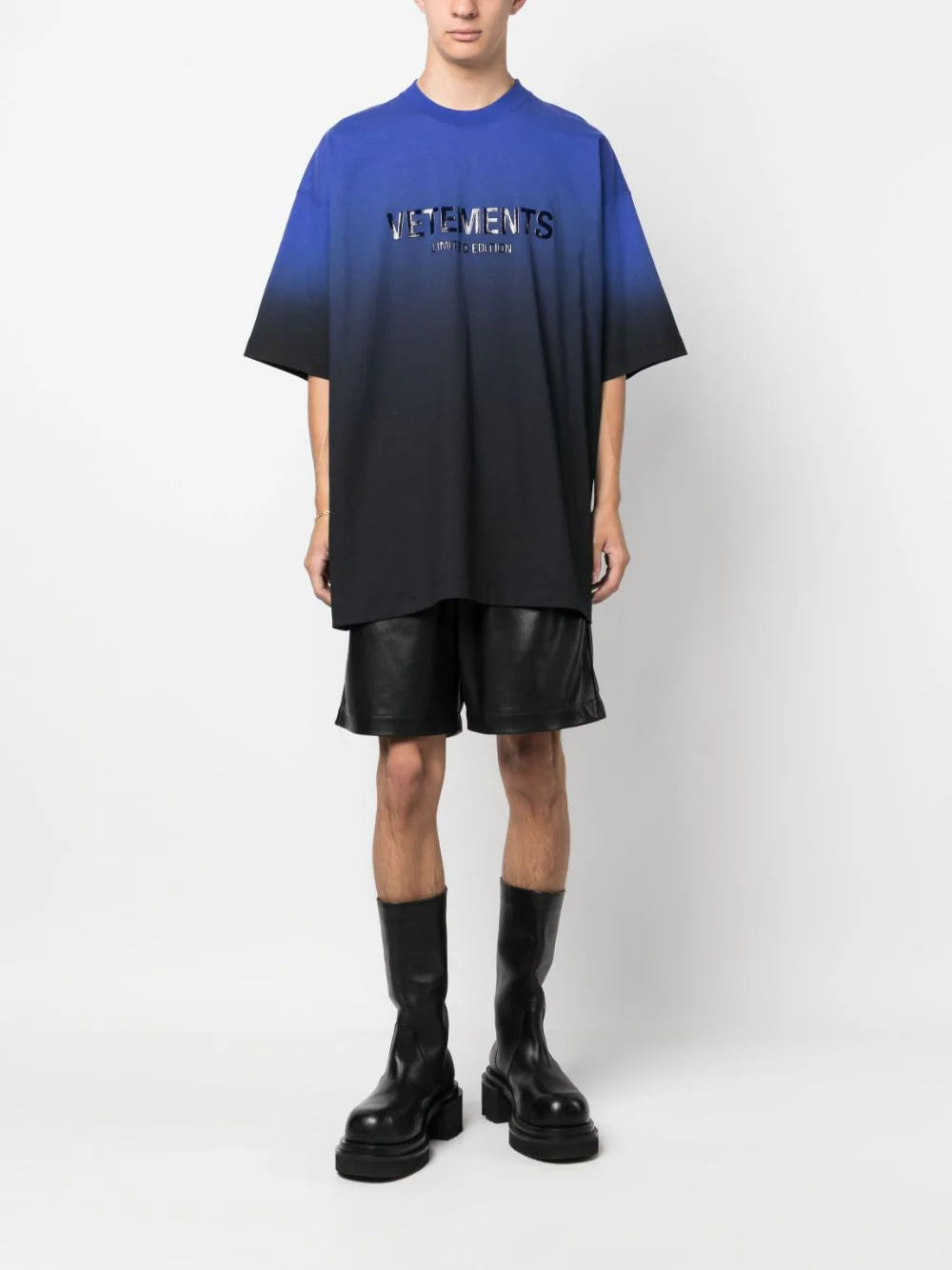 VETEMENTS Gradient Logo Limited Edition T-shirt